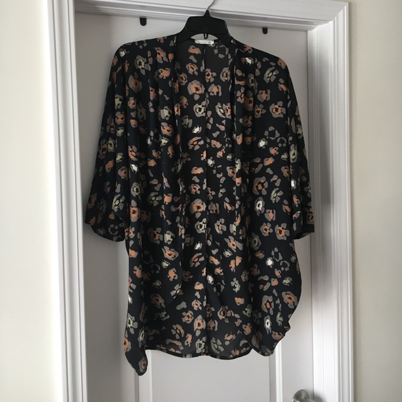 Soprano Tops - Open lightweight polyester kimono